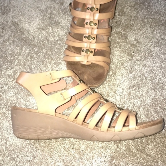 Baretraps Wedge Sandals - Picture 4 of 5